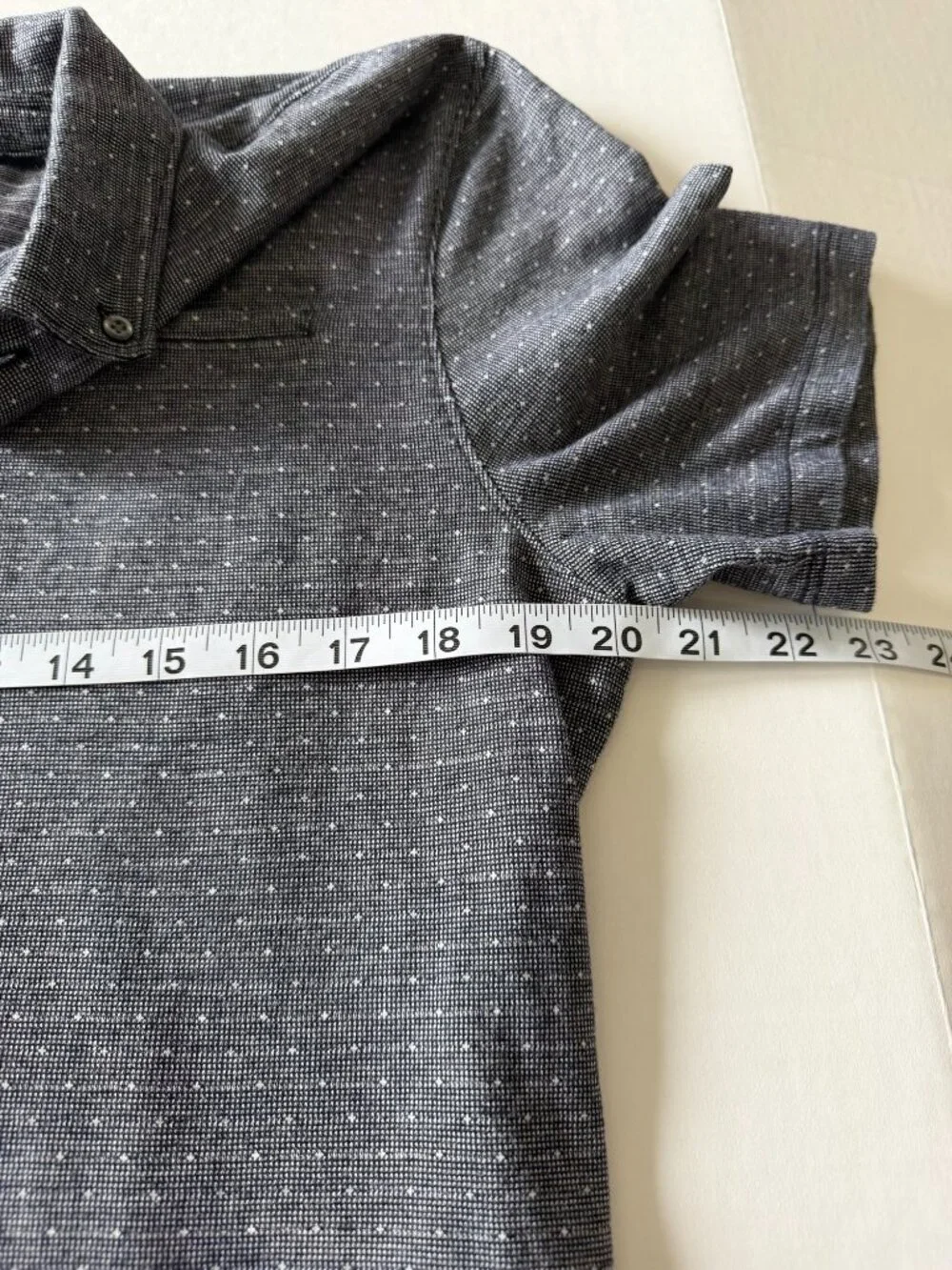 Banana Republic luxury touch slim fit dark gray and white polo shirt, men's L